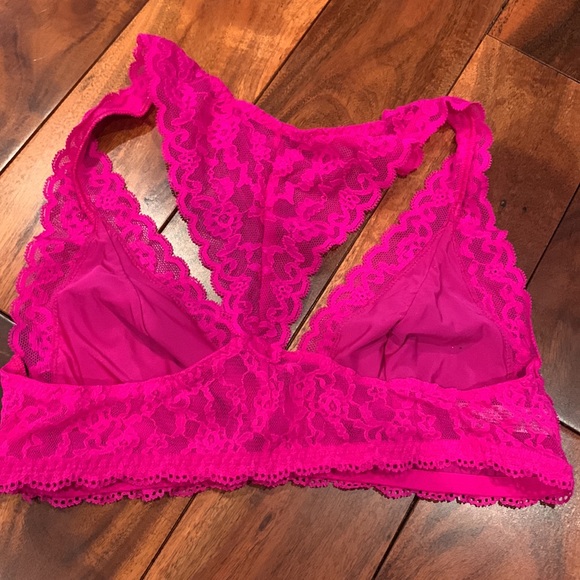 Two unlined lace bralettes - Picture 6 of 6
